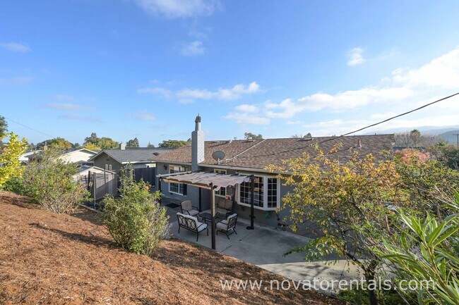 Building Photo - 2450 Center Rd