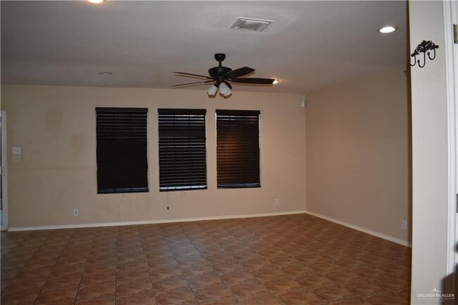 Building Photo - 12 Nightshade Ave