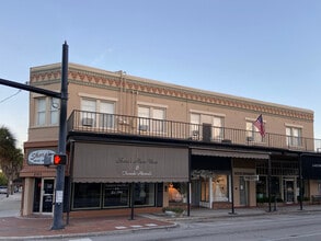 Building Photo - Broadway