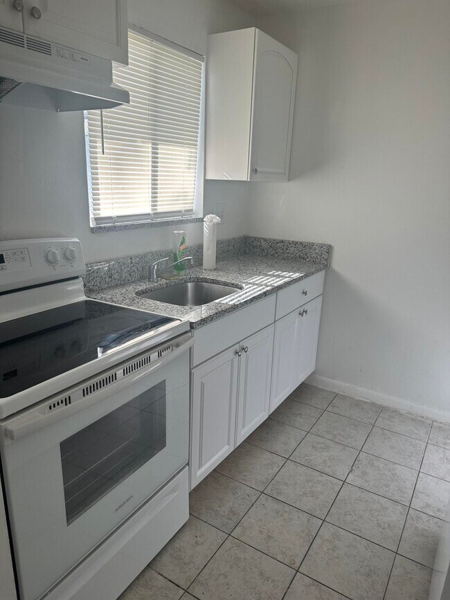 Building Photo - 6054 Forest Hill Blvd