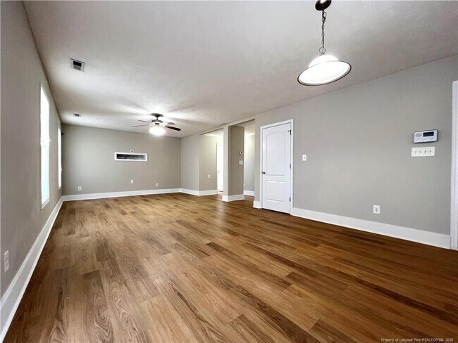 Building Photo - 240 Declaration Dr