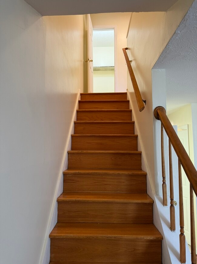 Building Photo - 557 Whitehall Ln