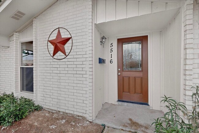 Building Photo - 5516 Laredo Ln