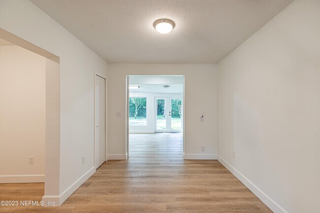 Building Photo - 1404 Jean Ct