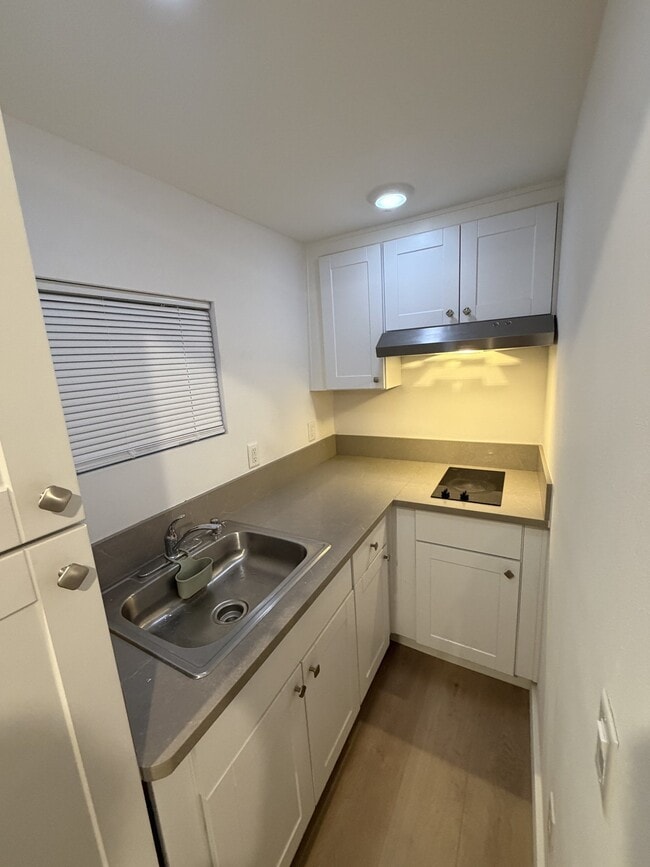 Building Photo - 3844 Teak St