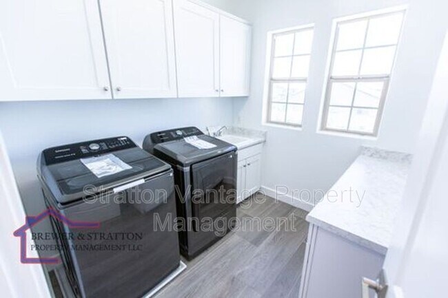 Building Photo - 4065 S Marin Dr