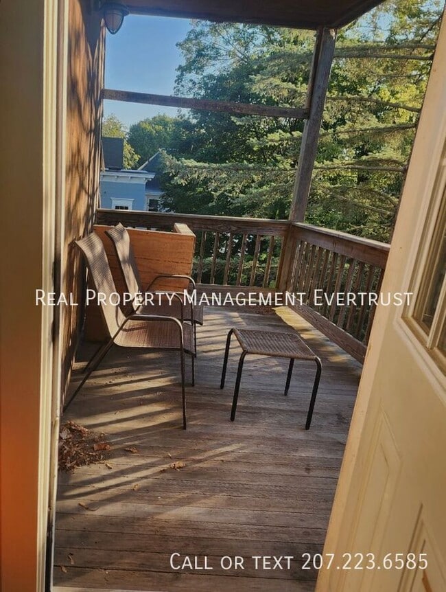 Building Photo - 53 Wood St