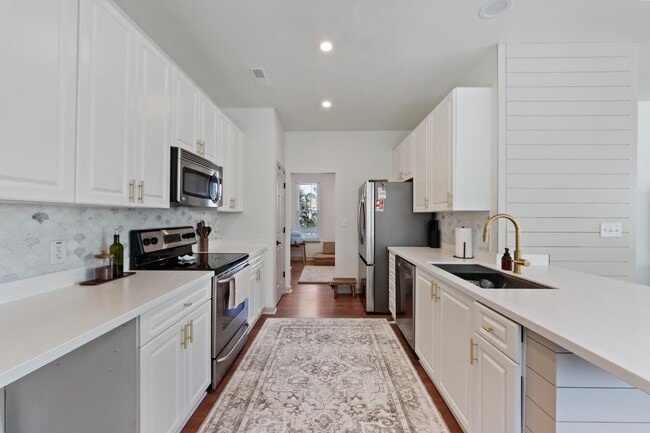 Building Photo - 1353 Black River Dr