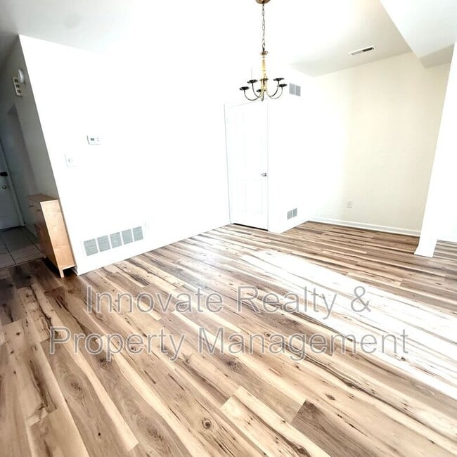 Building Photo - 304 Brookwood Dr