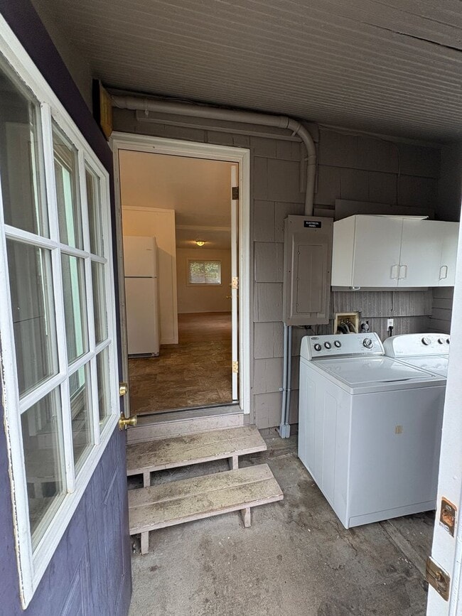 Building Photo - Great location, Great price!