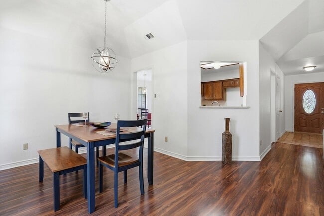 Building Photo - 306 Woodstone Dr