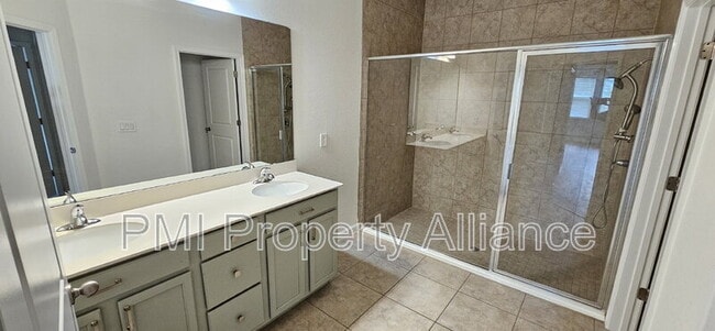 Building Photo - 710 Birch Hollow Dr