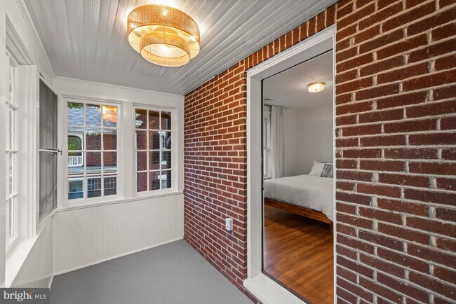 Building Photo - 155 W Lincoln Ave