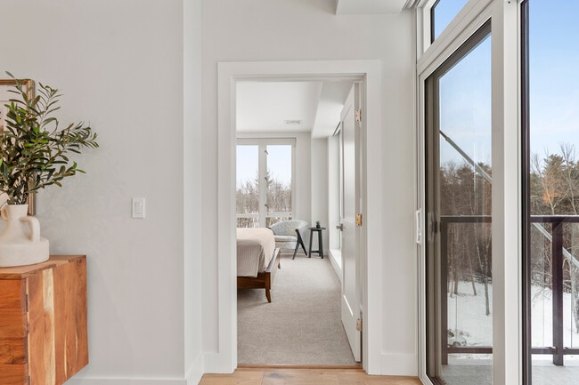 Building Photo - 1 US-1