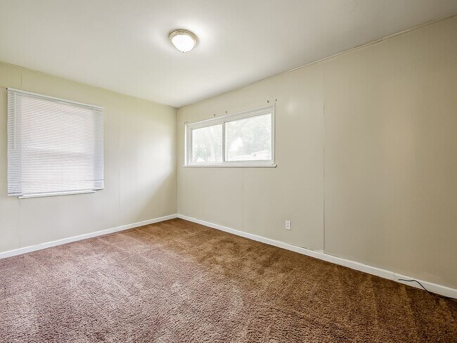 Building Photo - 1147 E Brockton Ave