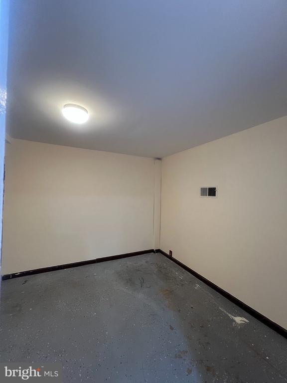 Building Photo - 7297 Jacksonville Ave