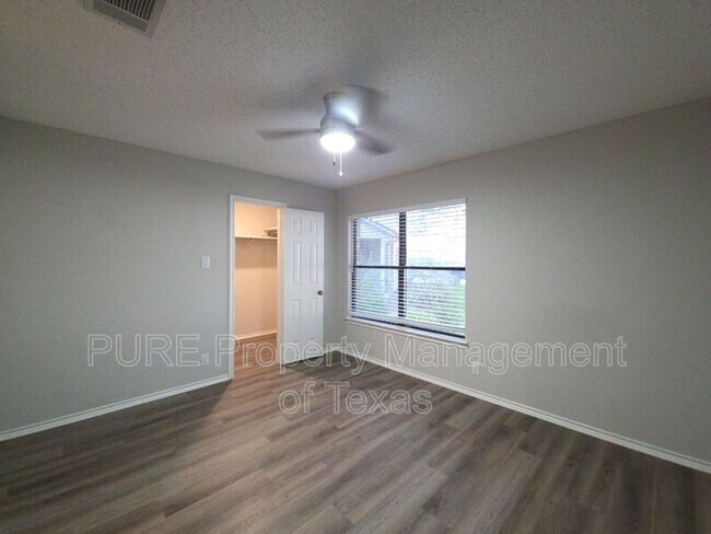 Building Photo - 1406 Bullhill Cove