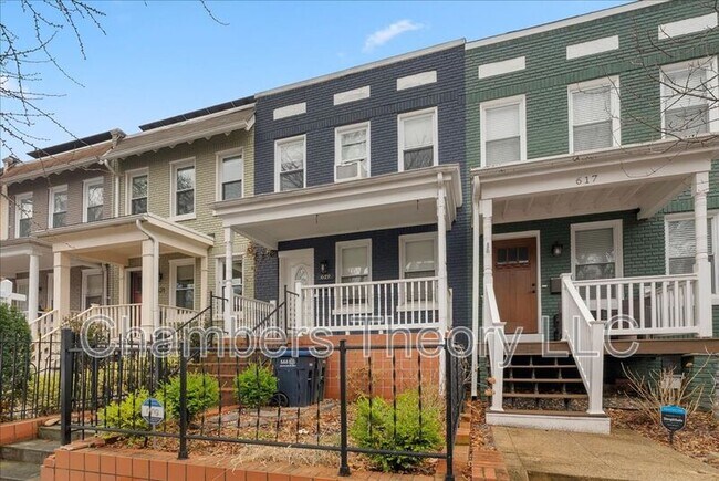 Building Photo - 619 Orleans Pl NE