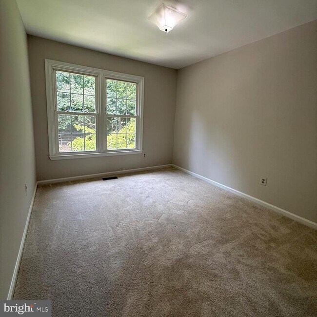 Building Photo - 8442 Springfield Oaks Dr