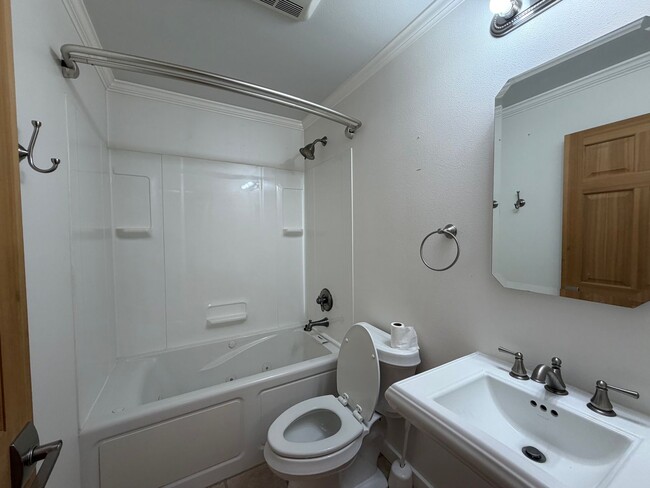 Building Photo - Beautifully Updated East Anchorage Home