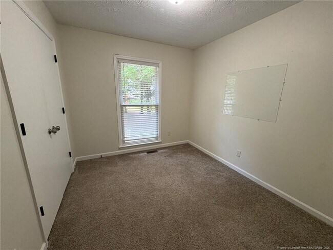 Building Photo - 491 Oates Dr