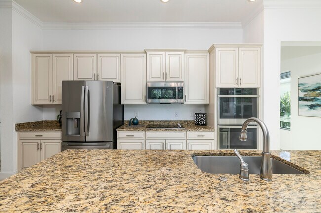 Building Photo - 4660 SW Ardsley Dr