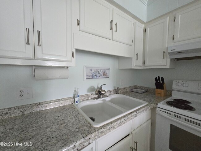 Building Photo - 301 Commerce Way