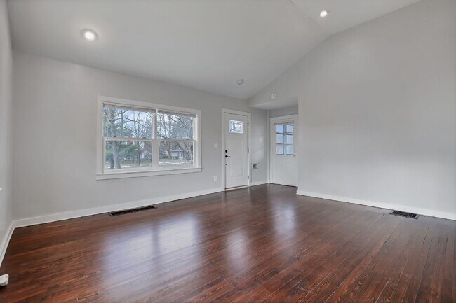 Building Photo - Elegant College Avenue Residence in a Prime Columbus Location