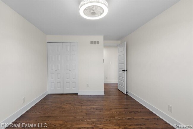 Building Photo - 30728 W 14 Mile Rd