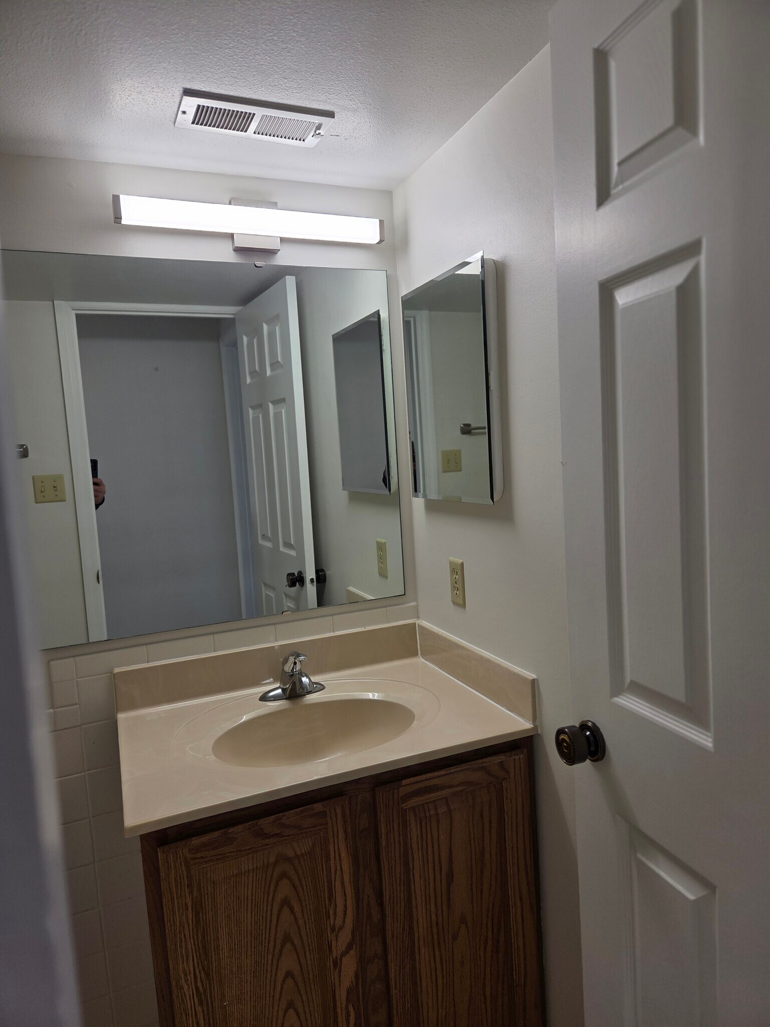 Building Photo - 2313 Manor Lake Ct