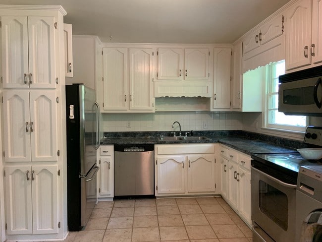 Building Photo - 621 Greenhill Dr