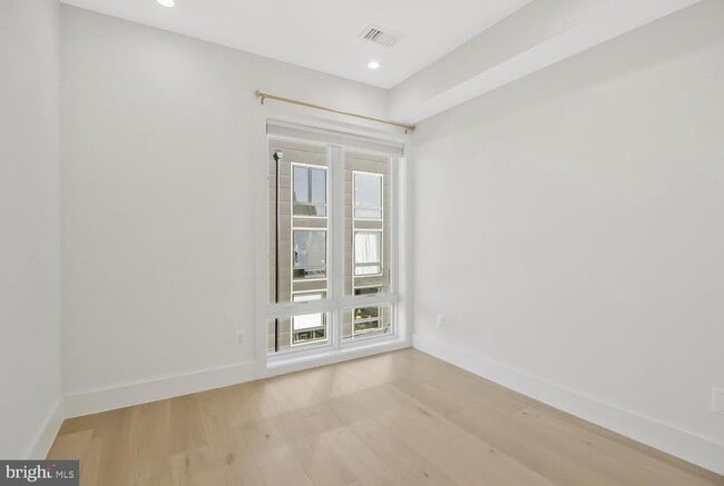 Building Photo - 1654 K St NE