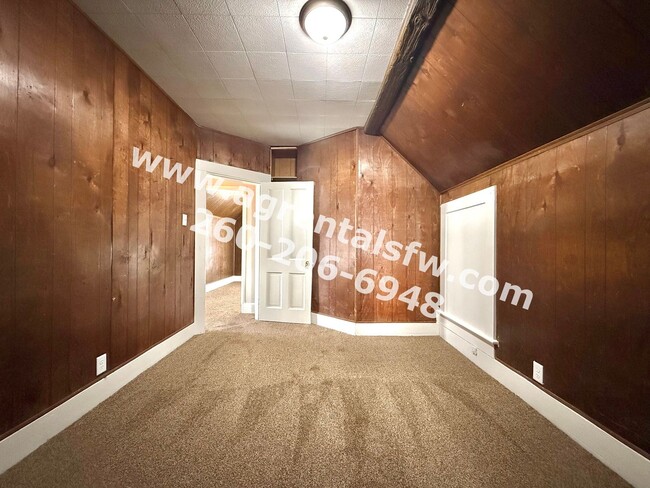 Building Photo - 2 Bedroom House