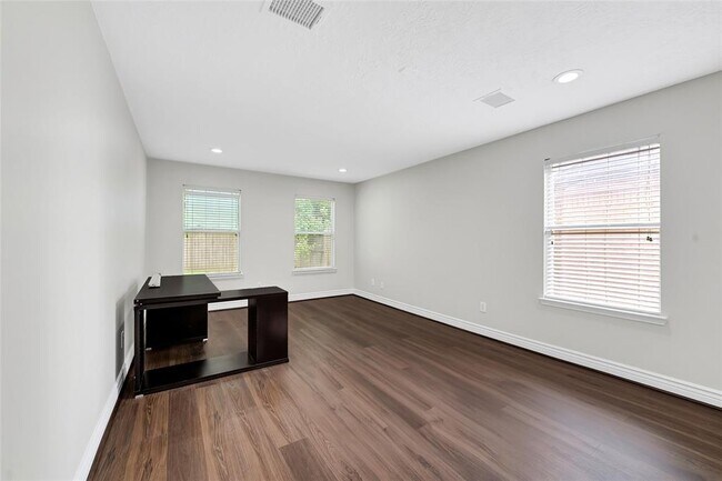 Building Photo - 5914 Shadow Creek Ct