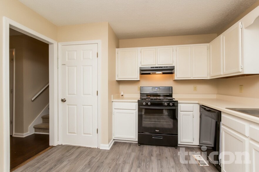 Building Photo - 329 Stratford Dr