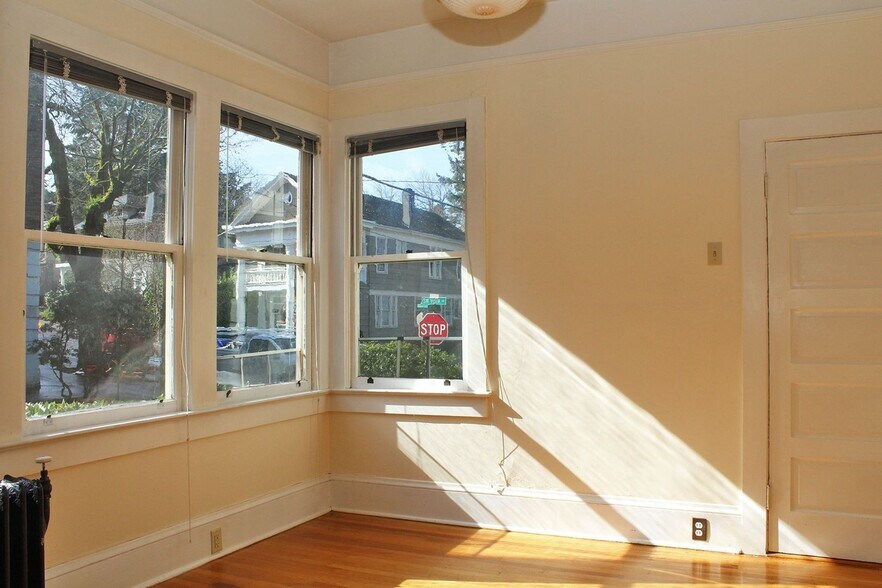 Building Photo - 2234-2238 SW Vista Ave