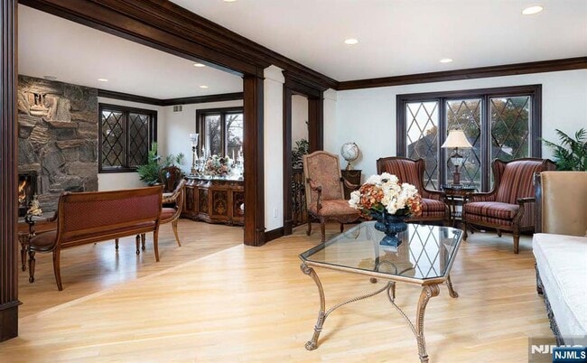 Building Photo - 39 Springhouse Rd