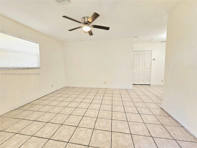 Building Photo - 5820 SW 27th St