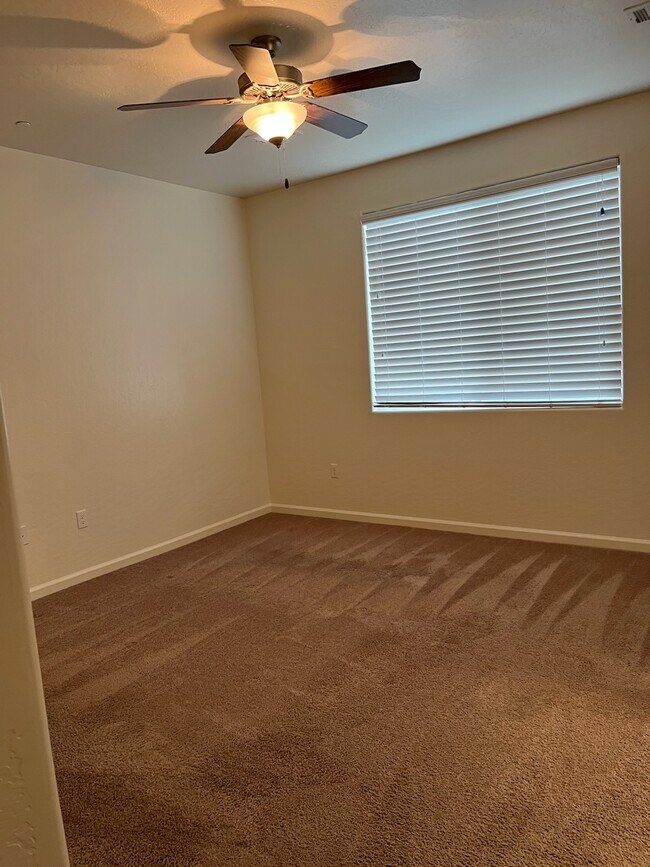 Building Photo - 2468 Bay Hill Ave