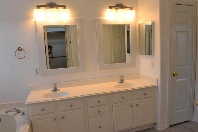 Building Photo - 15318 Ochre Leaf Trail