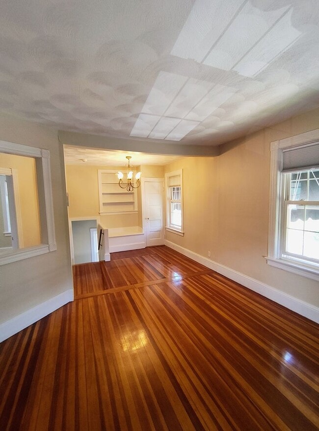 Building Photo - ***Providence/Elmhurst – Two Bed with all ...