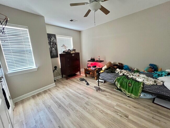 Building Photo - 1062 Fairway Ln