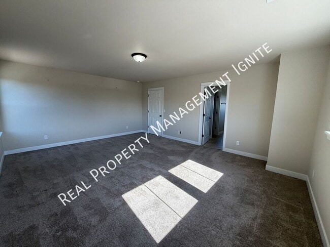 Building Photo - 2713 NE Black Oak Pl