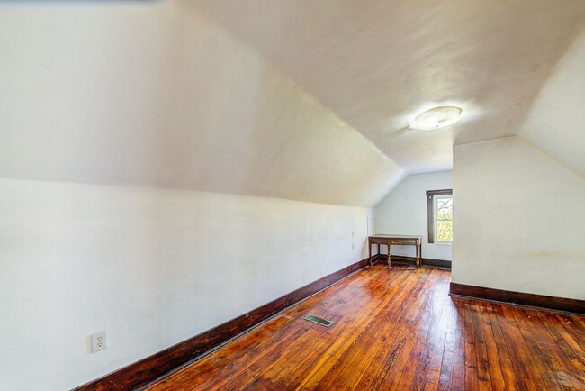 Building Photo - 86 Estella Ave