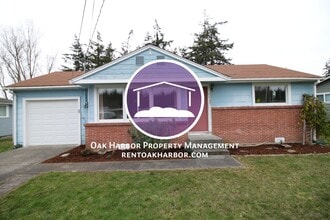 Building Photo - 2 Bed 1 Bath - Excellent Condition - Pet Friendly - Large Fenced Yard