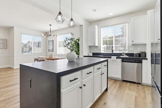 Building Photo - 1720 Santa Ivy Ave