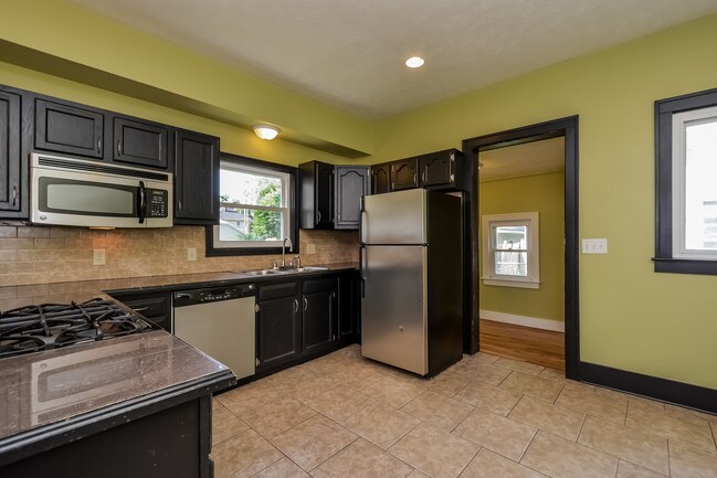 Building Photo - 227 Valley Ave NW