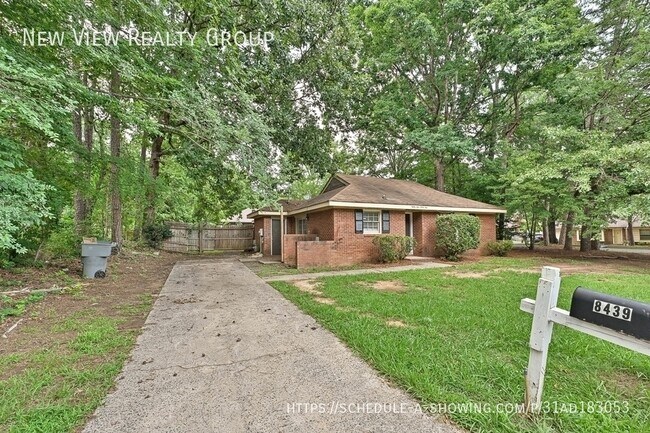 Building Photo - 8439 Country Oaks Rd