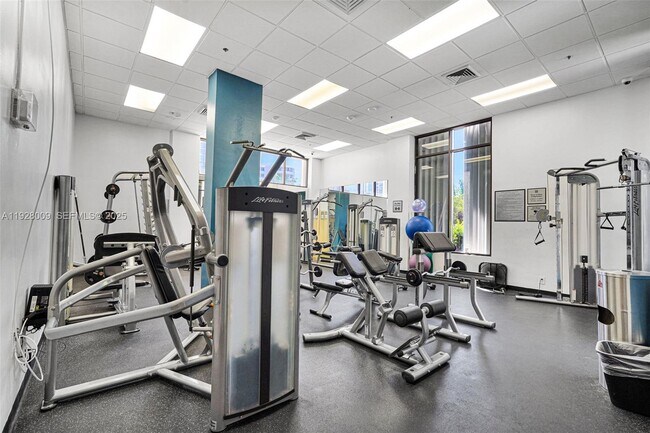 Building Photo - 100 Bayview Dr