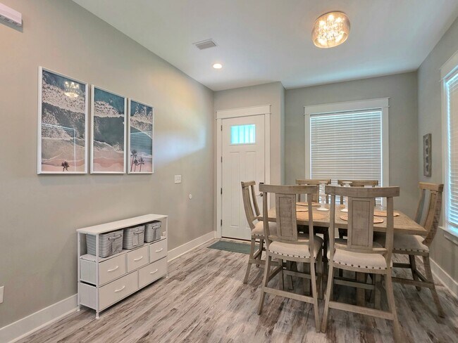 Building Photo - 8088 Carmel Cir